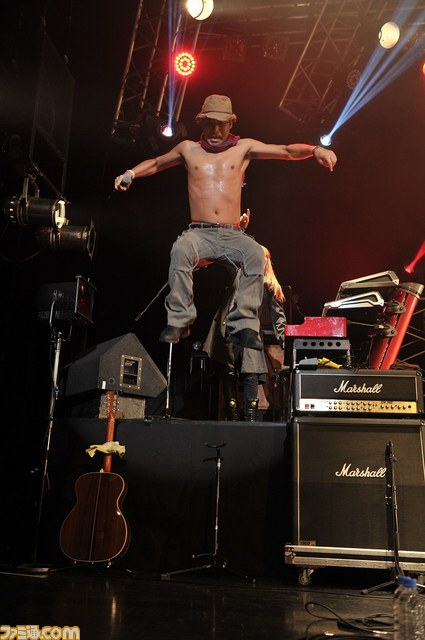 石渡太輔氏みずからもステージに立った“GUILTY GEAR×BLAZBLUE MUSIC LIVE 2014”をリポート_27