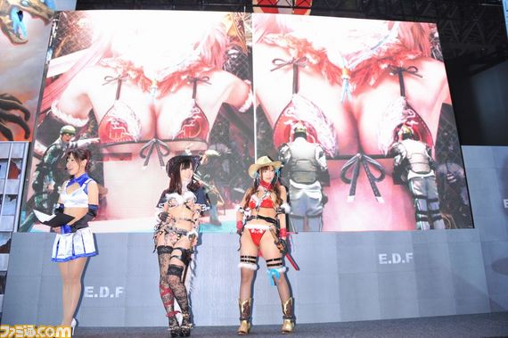 『お姉チャンバラZ2 ~カオス~』 神楽と彩が限界ギリギリなセクシー衣装で撮影会を敢行!【TGS 2014】_10