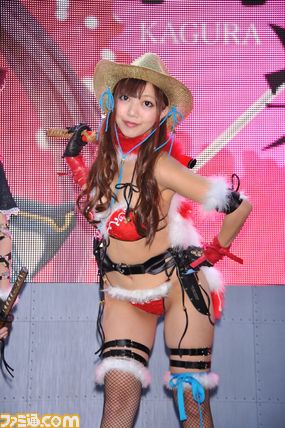 『お姉チャンバラZ2 ~カオス~』 神楽と彩が限界ギリギリなセクシー衣装で撮影会を敢行!【TGS 2014】_02
