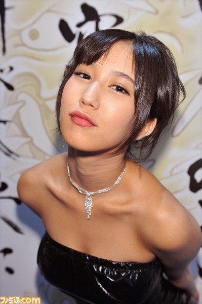 『龍が如く0 誓いの場所』 セクシー女優人気投票企画上位10人全員の激写に成功！ 秘蔵の単独ショット100枚をお届けします!!【TGS 2014】_09