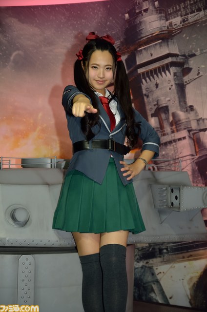 写真多めでお届け！　『World of Tanks』のイベントは、人気のゲーム実況者“M.S.SProject”や、グラビア自撮り部の倉持由香さん、吉田早希さんが登場。　また、“Trident”のシークレットライブも開催！【TGS2014】_08