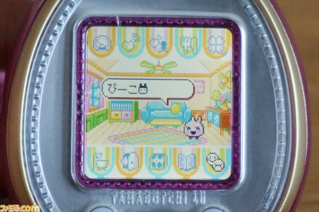 TAMAGOTCHI 4U』を先行体験！ 女性記者がたまごっち育成に
