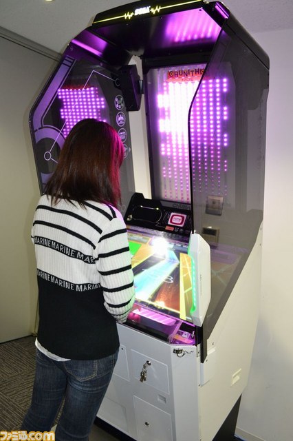 『CHUNITHM（チュウニズム）』をいち早く体験してみた　『maimai』シリーズの制作陣が贈る、まったく新しい音ゲー！_08