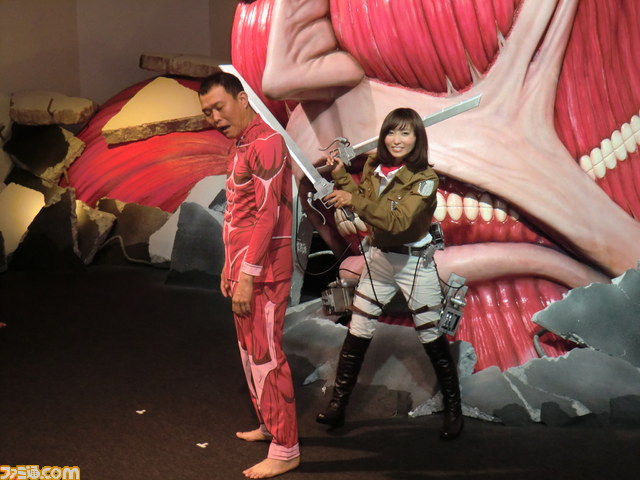 “進撃の巨人展”オープニングセレモニーの模様をリポート! ミカサに扮する吉木りささんと、巨人になった千原せいじさんがトーク_09