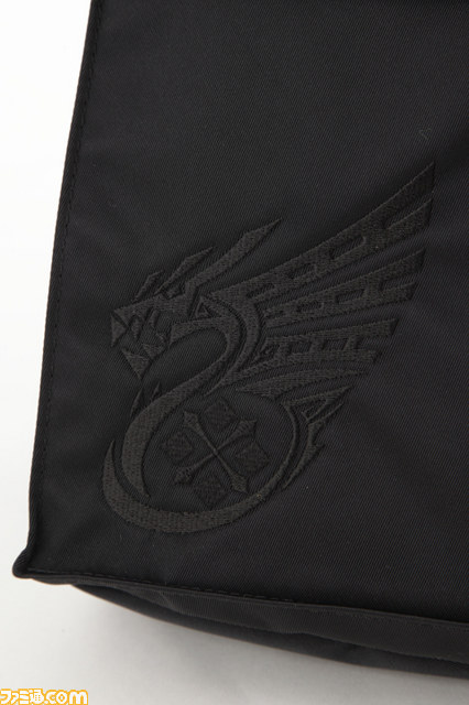 『モンスターハンター4G』と“PORTER”がコラボしたボディバッグが登場　表ポケットの刺繍は筆頭ハンターの紋章_02
