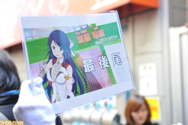 声優のM・A・Oさん、五十嵐裕美さん、遠藤ゆりかさんが秋葉原で『アイドルクロニクル』ポストカードお渡し会を実施【オフィシャルリポート】_07