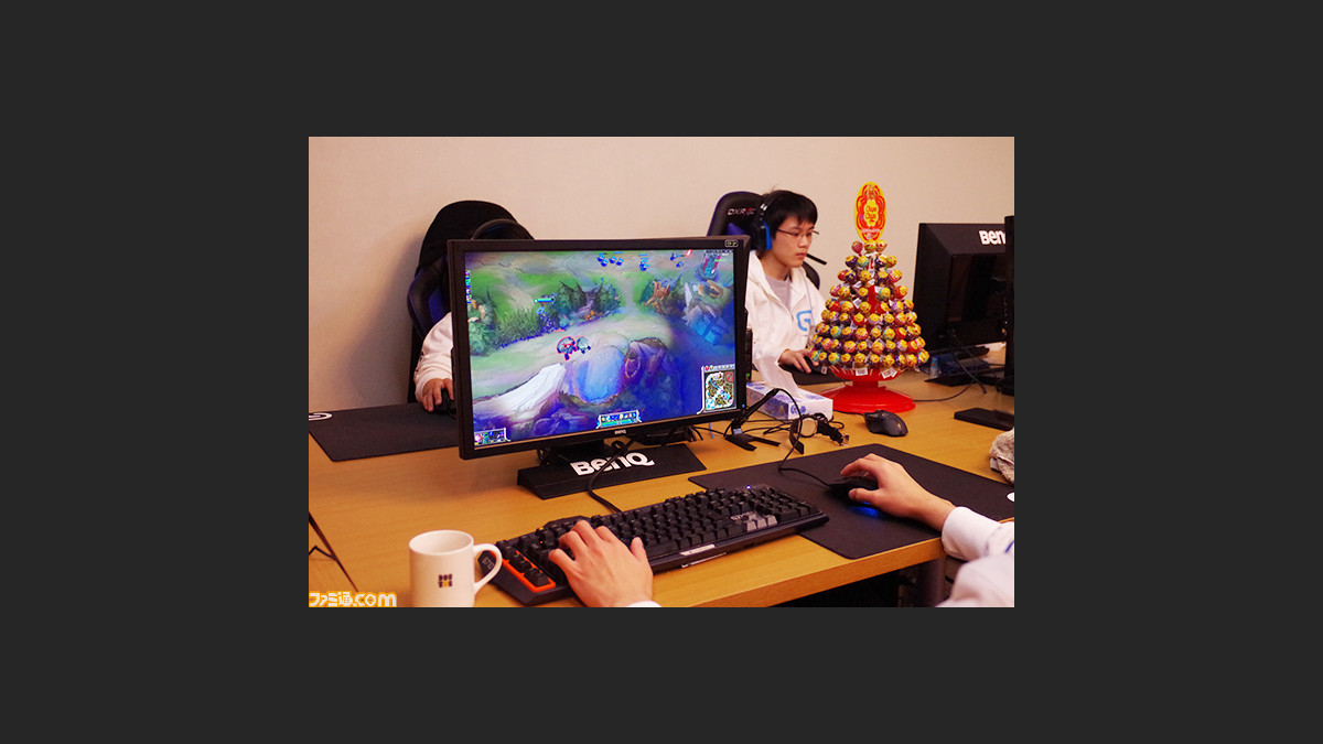 給与制プロゲーマーの生活とは Lol 強豪チーム Detonation Focusme が暮らすゲーミングハウスに潜入 1 3 ファミ通 Com 給与制プロゲーマーの生活とは Lol 強豪チーム Detonation Focusme が暮らすゲーミングハウスに潜入 1 3 ファミ通 Com