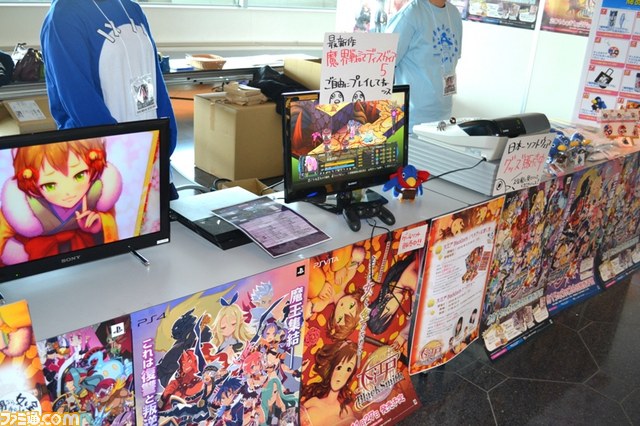 『ダンガンロンパ』でおなじみのモノクマ、モノミと写真を撮ろう！　英語版のロゴが入ったキュートなシールも配布【HAF】_03