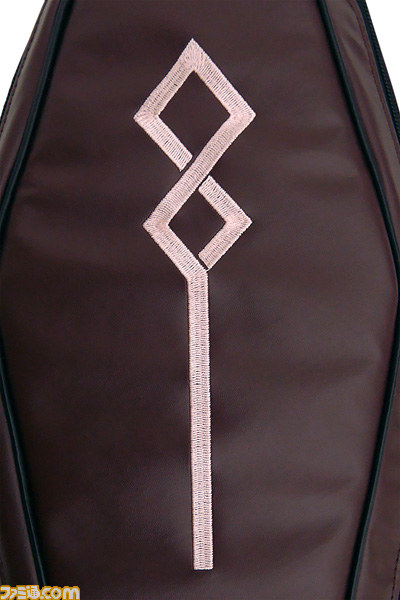 『棺姫のチャイカ』棺型バッグが限定200個で登場　正面の模様は刺繍で再現_07