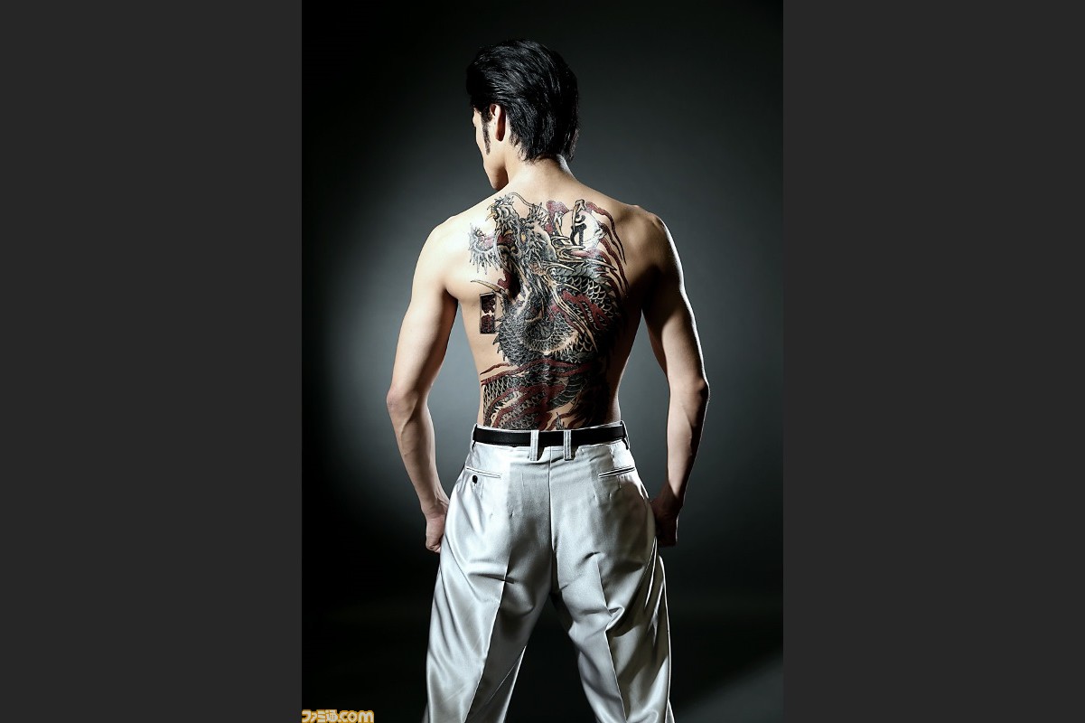 舞台 龍が如く 滝川英治演じる桐生一馬の 応龍 の刺青がお披露目 動画あり ファミ通 Com 舞台 龍が如く 滝川英治演じる桐生一馬の 応龍 の刺青がお披露目 動画あり ファミ通 Com
