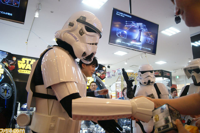 ストームトルーパーがnamcoラゾーナ川崎店に襲来!?　『スター・ウォーズ：バトル ポッド』Take offイベント開催_11