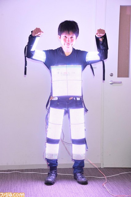 全身ディスプレイ型“ゲーミング・スーツ”で『パックマン』を遊んできた！　手足を動かしてパックマンの道を作れ【CEDEC 2015】_07