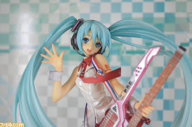 “ねんどろいど 重音テト”の彩色原型ほか、多数の新作フィギュアを展示している“マジカルミライ 2015”グッスマブースに注目_09