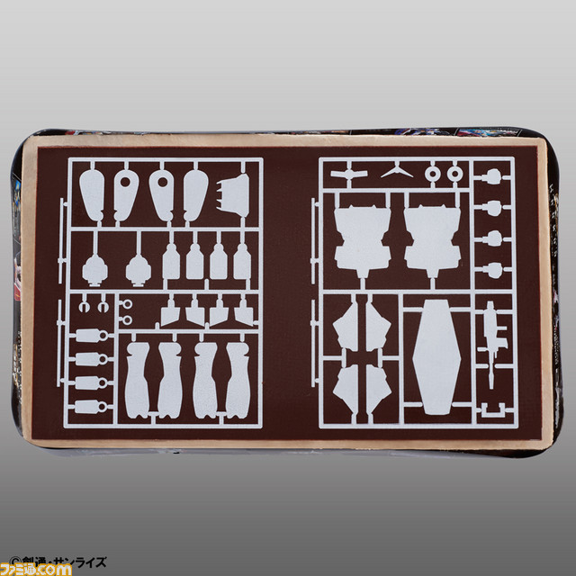 ガンプラ生誕35周年　“スプーン・フォーク型武器”装備の限定ガンプラが付属した“ガンプラ 第1号”仕様のケーキが登場！_03