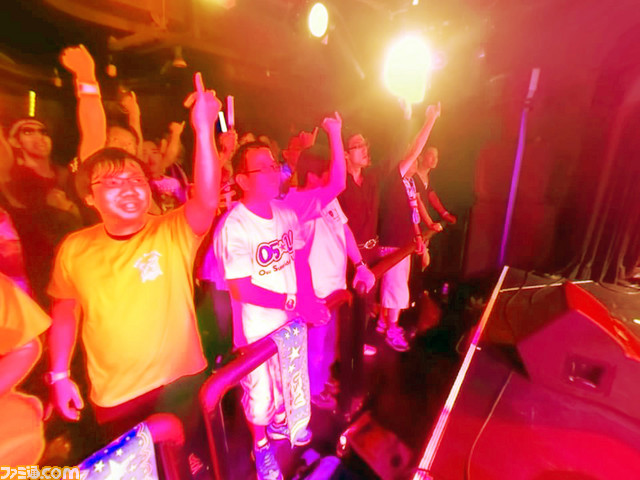 VRで“究極のヒトカラ”を体験しよう！　PlayStation VR用『JOYSOUND VR』がTGS2015に出展_05