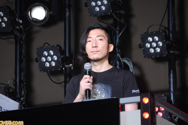 『Bloodborne: The Old Hunters』 山際プロデューサーがマジな死闘を見せる　ステージイベントリポート【TGS2015】_01