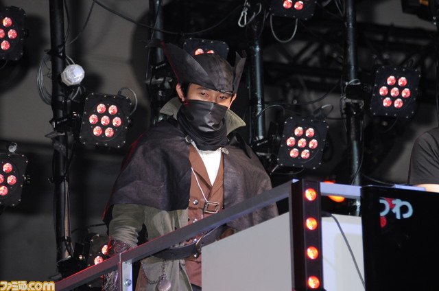『Bloodborne: The Old Hunters』 山際プロデューサーがマジな死闘を見せる　ステージイベントリポート【TGS2015】_03