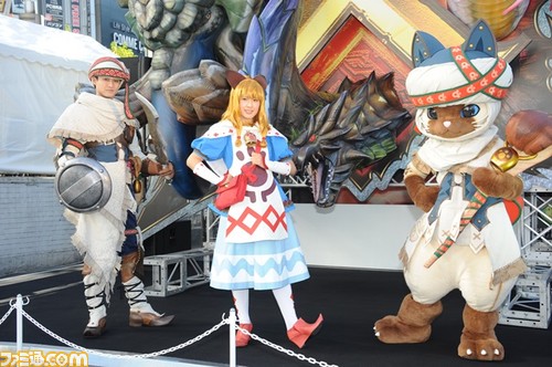 モンスターハンタークロス 4大メインモンスターのバルーンが新宿ステーションスクエアに登場 記念撮影が楽しめる Mhx 発売日リポート ゲーム
