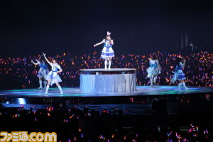 プロデューサーもアイドルも会場全員の“笑顔”が溢れる舞踏会に! 『アイマス シンデレラガールズ』3rdライブday2リポート_17