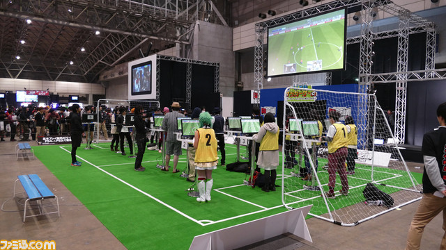 11人対11人で ウイイレ に挑戦 リアルサッカーゲーム Supported By ウイニングイレブン16 のステージをリポート 闘会議16 ファミ通 Com