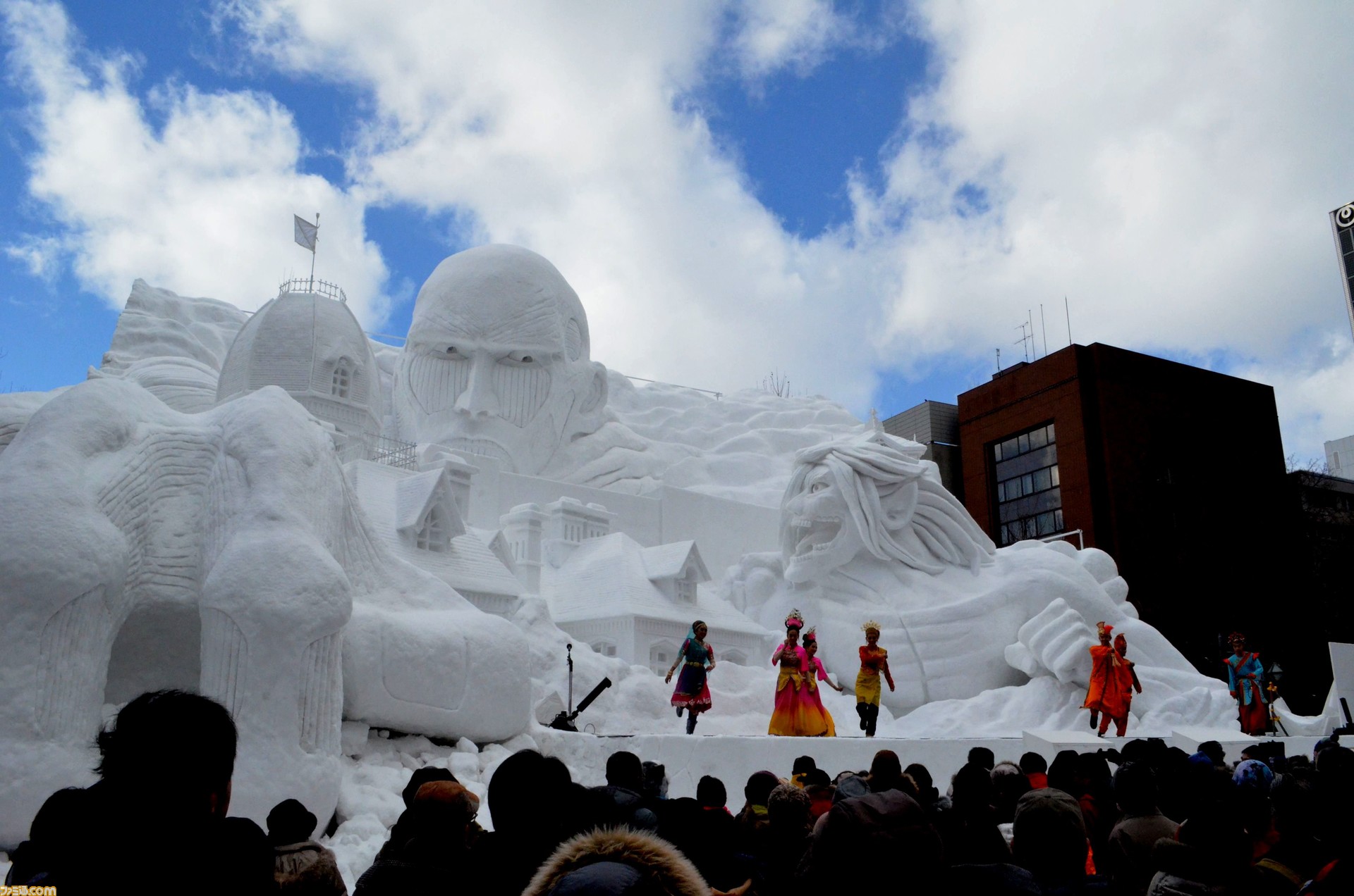 進撃の巨人 ラブライブ 雪ミク さっぽろ雪まつり 会場に人気コンテンツの雪像が立ち並ぶ ファミ通 Com