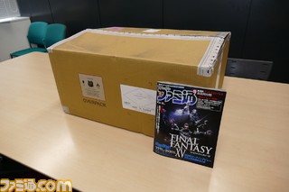 【開封の儀】VRデバイスの本命“HTC Vive”の製品版が編集部に到着！　さっそく開封してセット内容を大公開!!_02