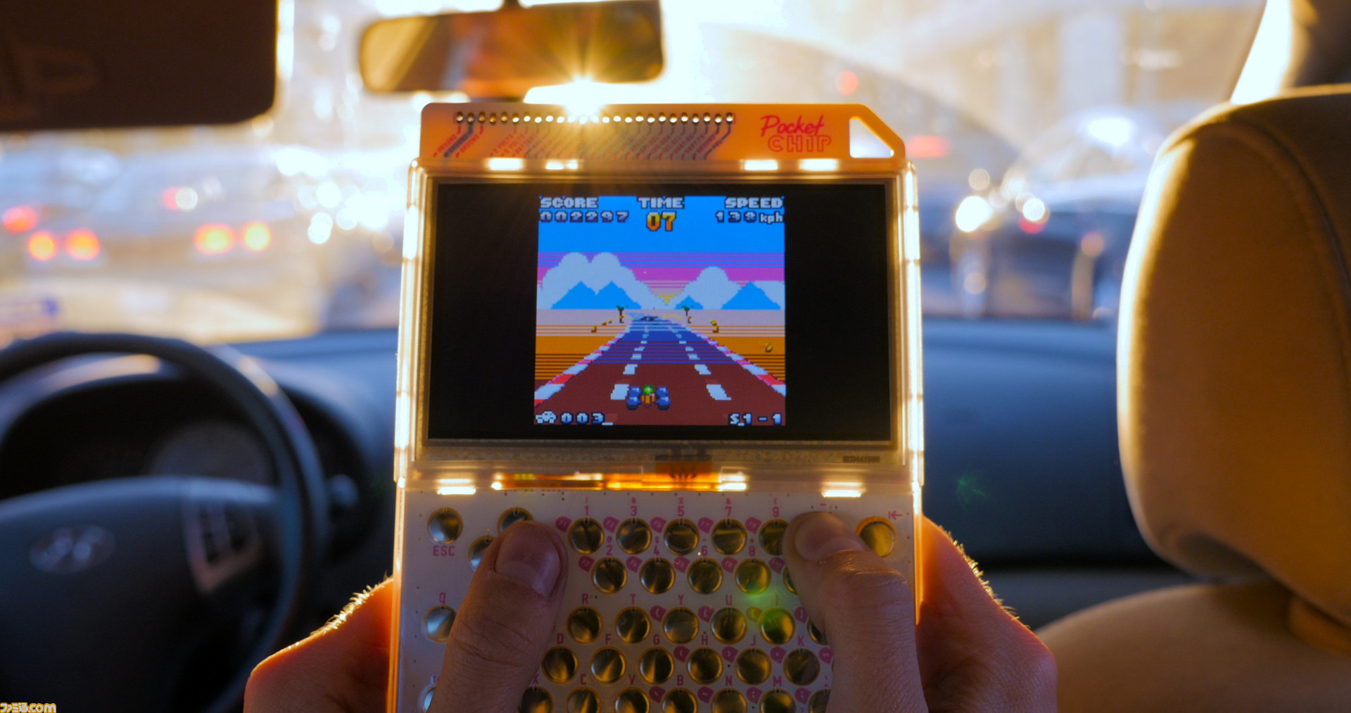 携帯ゲーム機サイズでキーボード付き ゲーム開発も可能 小型コンピューター Pocketc H I P にドット絵ゲームエンジンpico 8が同梱決定 ファミ通 Com