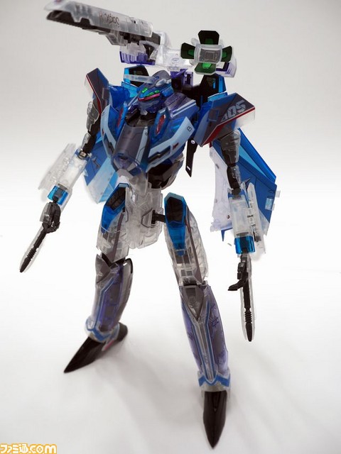 テレビアニメ『マクロスΔ』 プレミアムバンダイ＆バンダイビジュアルクラブの特装限定版全巻購入特典はハヤテ搭乗機のクリアカラーバージョン！_09