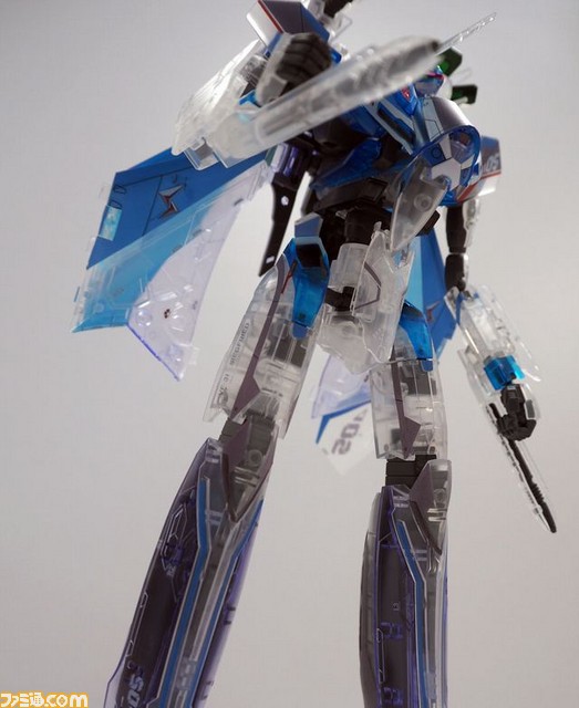 テレビアニメ『マクロスΔ』 プレミアムバンダイ＆バンダイビジュアルクラブの特装限定版全巻購入特典はハヤテ搭乗機のクリアカラーバージョン！_10