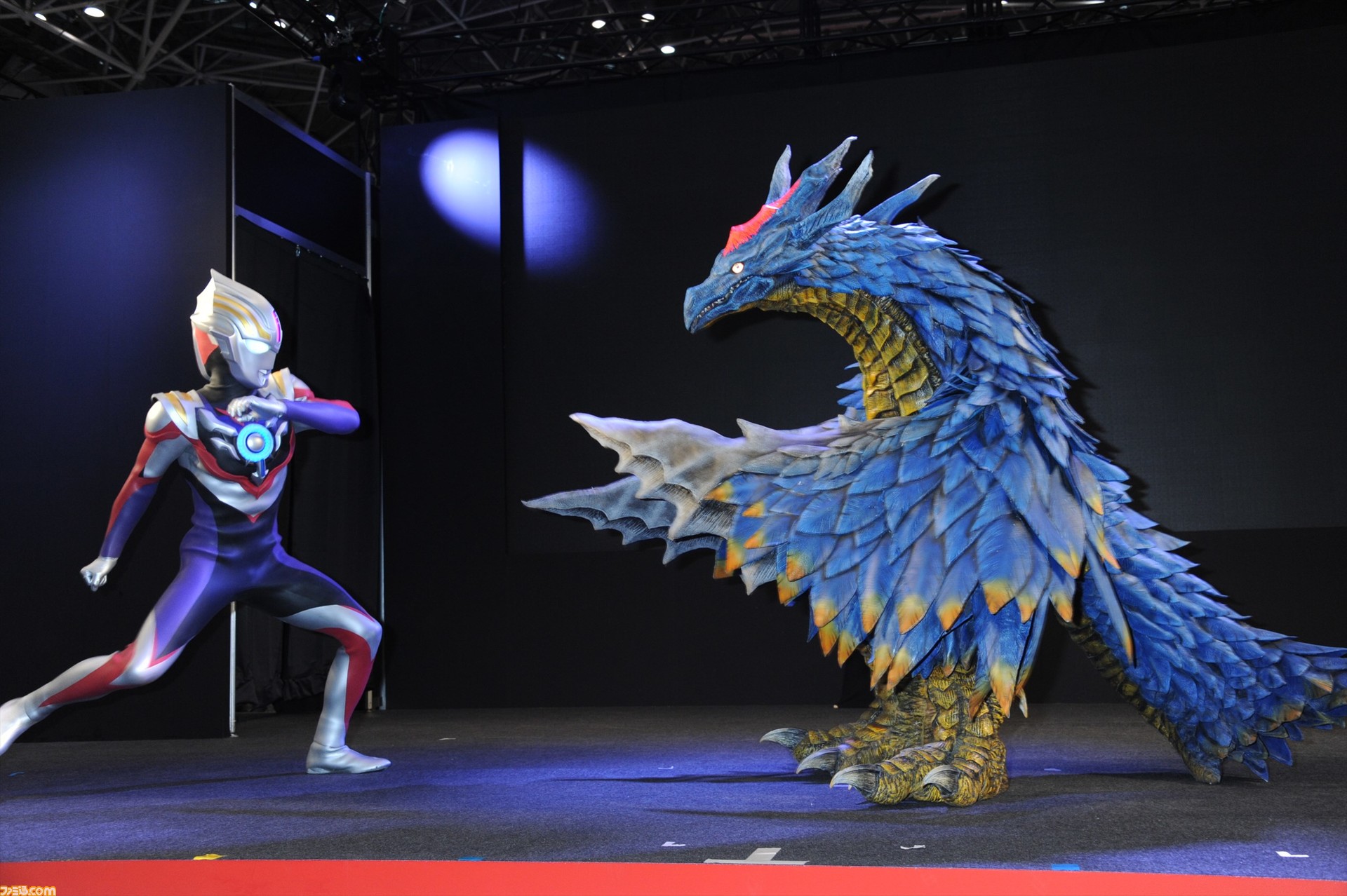 シリーズ50周年を飾る ウルトラマンオーブ 製作発表会に豪華キャストが勢ぞろい 主題歌を担当する水木一郎氏も登場 ファミ通 Com シリーズ50周年を飾る ウルトラマンオーブ 製作発表会に豪華キャストが勢ぞろい 主題歌を担当する水木一郎氏も登場 ファミ通 Com