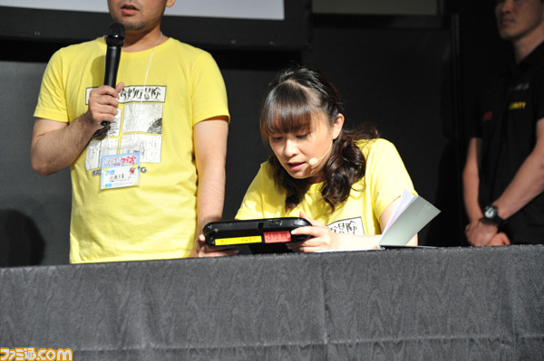 今井麻美さん、原由実さん、青木瑠璃子さんが来場者とゲーム対決! ファミ通フェス2016 声優チャンネルステージリポート_05