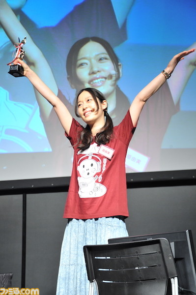 今井麻美さん、原由実さん、青木瑠璃子さんが来場者とゲーム対決! ファミ通フェス2016 声優チャンネルステージリポート_15