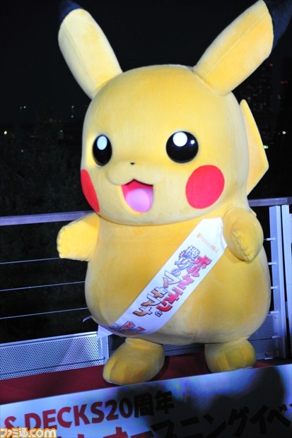 ロバート山本隊長も登場！ ポケモン映画公開記念のお台場・デックス東京ビーチのイルミネーション点灯式をリポート_03