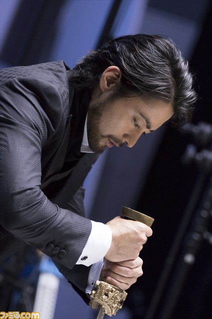 山田孝之が伝説の剣を携え超巨大モンスターに立ち向かう！ PS4新CMが9