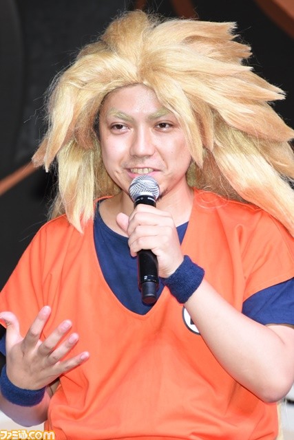 『ドラゴンボール ゼノバース2』ステージで初の6人協力プレイを披露！　ダンディ坂野さんが“ゲッツ”で操気弾【TGS 2016】_03