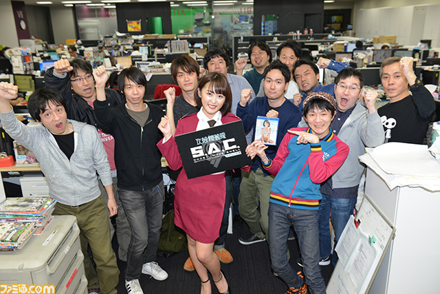 【プレゼントあり】グラドル忍野さらさんに『攻殻機動隊S.A.C. ONLINE』で勝って水着になってもらった_03