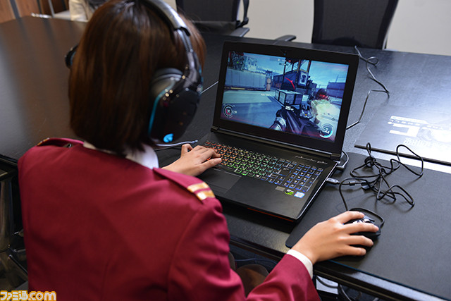 【プレゼントあり】グラドル忍野さらさんに『攻殻機動隊S.A.C. ONLINE』で勝って水着になってもらった_06