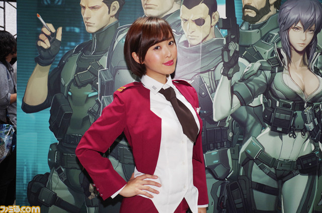 【プレゼントあり】グラドル忍野さらさんに『攻殻機動隊S.A.C. ONLINE』で勝って水着になってもらった_01