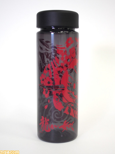 『龍が如く6 命の詩。』の発売を記念して、クリアボトルや卓上日めくりカレンダーなど、EC サイト専売の新商品が3種が登場_05