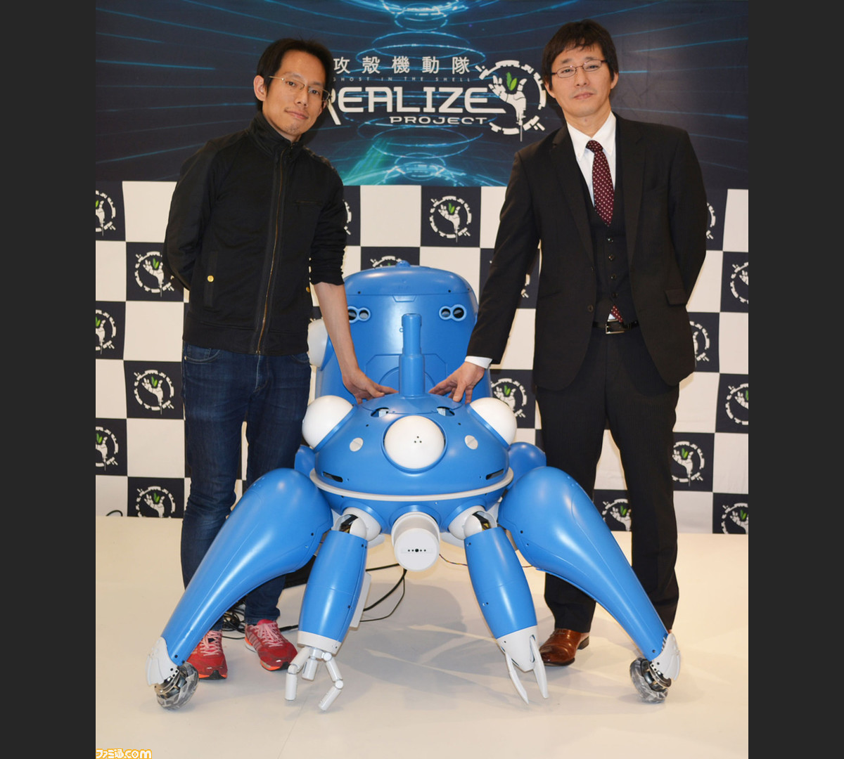 攻殻機動隊 タチコマによる接客サービスが12月23日より実施 リアル タチコマが名前を呼び 商品を渡す ファミ通 Com 攻殻機動隊 タチコマによる接客サービスが12月23日より実施 リアル タチコマが名前を呼び 商品を渡す ファミ通 Com