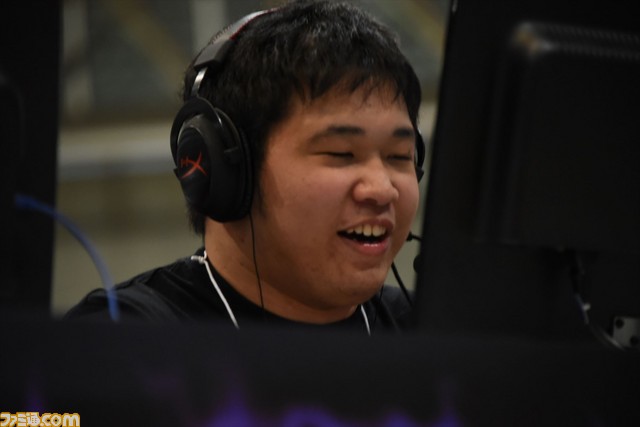 撃ち合いに勝るのは戦術だ! “レインボーシックス シージ国内最強決定戦”オフライン決勝リポート_08