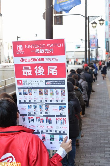 Nintendo Switch ビックカメラ池袋本店には400名以上のファンが殺到！【Nintendo Switch発売日リポート】_04