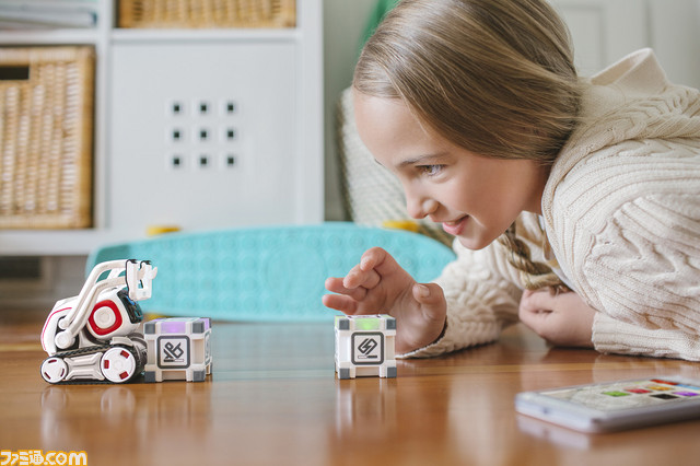 Cozmo ロボット型おもちゃ ホワイト/レッド Amazon.com: IPG for Cozmo Robot Face Screen Guard Decoration