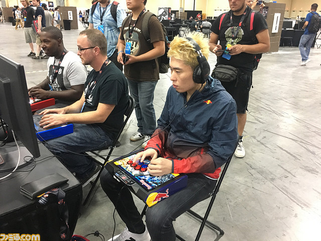 レッドブルアスリートとして活躍するプロゲーマー・ボンちゃん選手の初日リポート――まさかの初戦敗退!?【EVO2017】_02