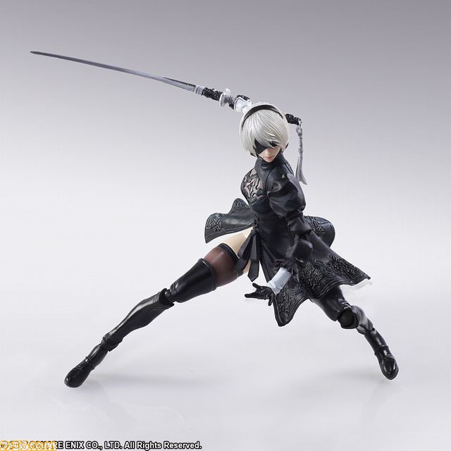 NieR:Automata』“2B”と“機械生命体”アクションフィギュアが手のひら