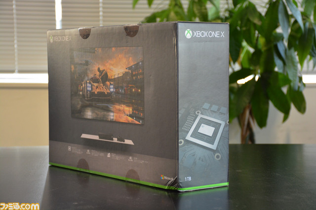 Xbox One Xの製品版が編集部に到着！ さっそく本体構成をチェックしてみた!! - ファミ通.com