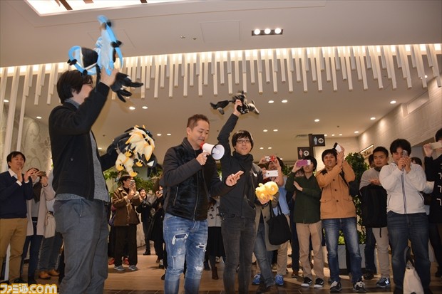 『ポケモン ウルトラサン・ウルトラムーン』いよいよ発売! ポケモンセンターには開店前から500人超の大行列&開発者たちの姿も!!_01