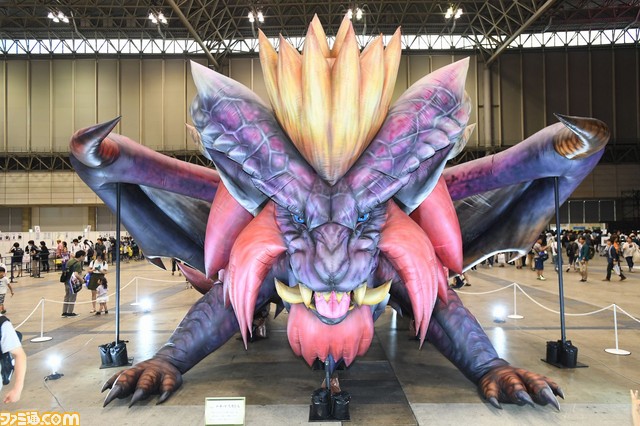 『モンスターハンター：ワールド』狩猟感謝祭2018リポート！　巨大造形あり、コラボあり、公式タイムアタック大会ありのハンターの祭典_03