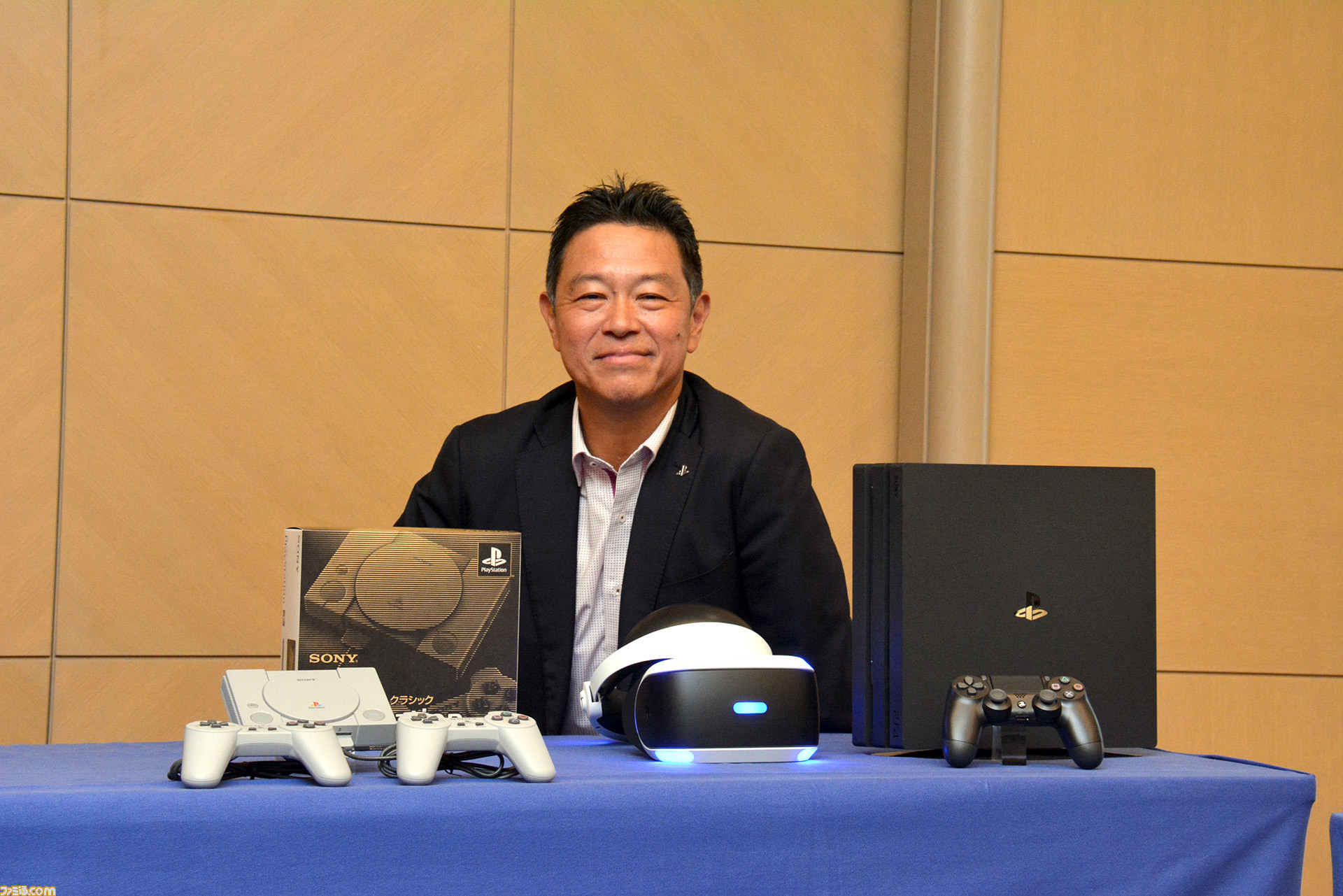 Psクラシックはプレイステーション25周年記念のファンアイテム Ps2の復刻版 Psの周辺機器対応は Sie織田氏合同インタビュー Tgs18 ファミ通 Com