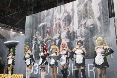 ホストガール姿の後藤邑子さんがサプライズ登場! “ドリームクラブ パフォーマーズ”が『EDF: IRON RAIN』にチャレンジ【TGS2018】_01